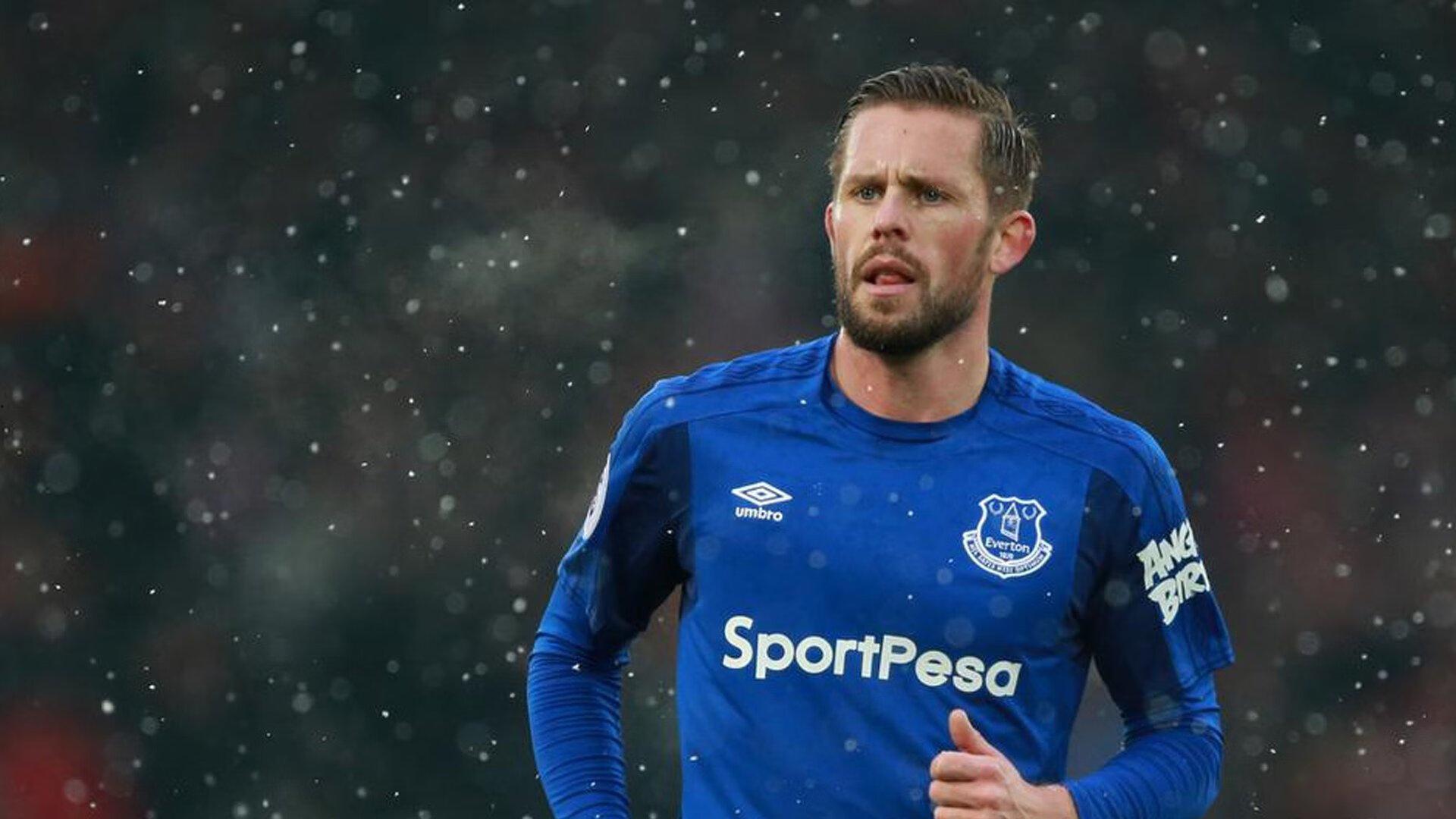 铁面判官再显威!安东尼-泰勒30分钟狂发3黄 持平前两场总和