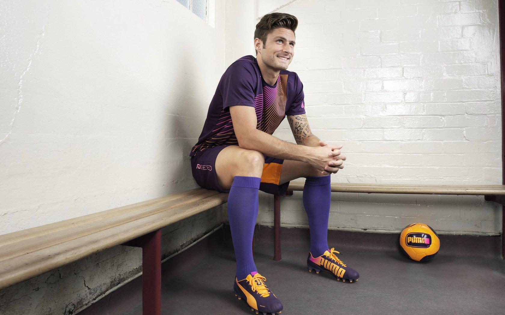 齐米卡斯转会意向曝光,罗马防线或迎新拼图